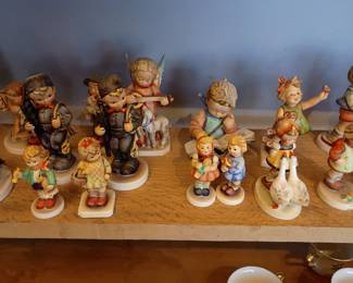 A herd of Hummels