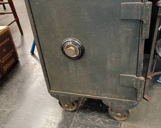 Marquette floor safe