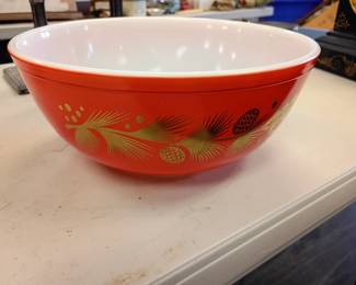 vintage Pyrex mixing bowl