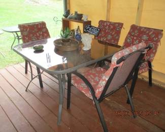 Patio set with table and 4 chair
