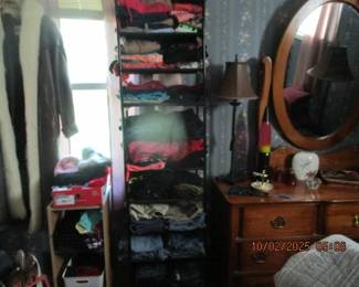 Accessories, gloves, scarves, bras, etc