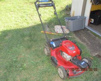 Toro lawnmower with grass catcher