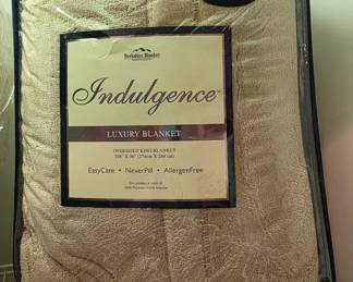 Throws & blankets - many new with tags