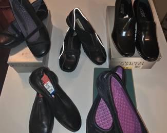 Major Label Shoes - many new in box Sizes 9.5-10
Skechers, Clark, Coach, Cole Haan, etc