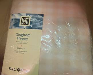 Throws & blankets - many new with tags