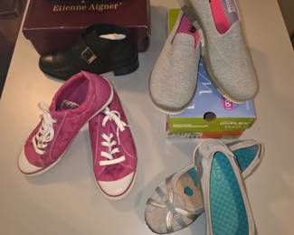 Major Label Shoes - many new in box Sizes 9.5-10
Skechers, Clark, Coach, Cole Haan, etc