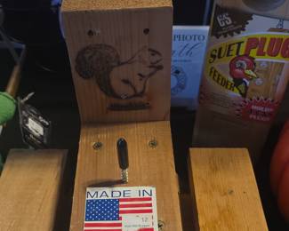 Squirrel table feeder