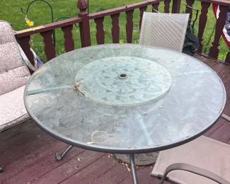 Round outdoor dining table and 4 chairs (the chairs pictured are not the 4 that go with the table - see another pic for the correct chairs)