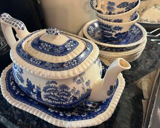 Many beautiful collectible porcelain, and crystal pieces.
Royal Dalton and ML Hummel decorative plate sets too 