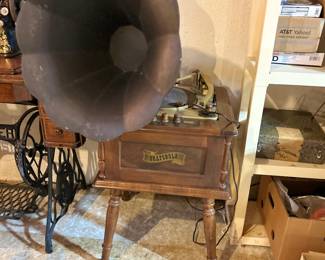 Guild Grafonola, Model 785, which is a vintage radio and phonograph