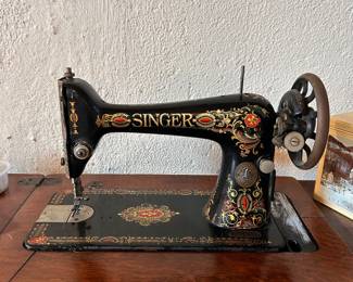 ANTIQUE SINGER SEWING MACHINE MODEL 66 'RED EYE', HAND CRANK, WORKS 
