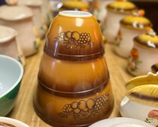 vintage Pyrex Old Orchard nesting mixing bowl set.