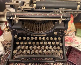 Vintage Underwood typewriter 
