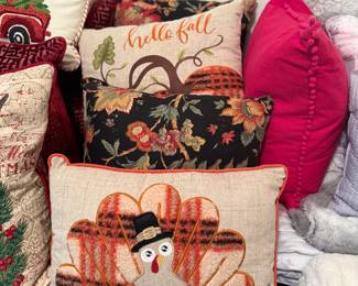 Holiday throw pillow 