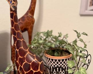 giraffes , faux plants 