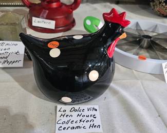 HEN HOUSE CERAMIC HEN