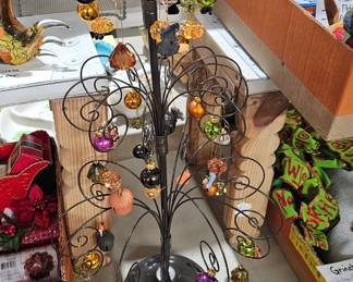 HALLOWEEN TREE DECOR