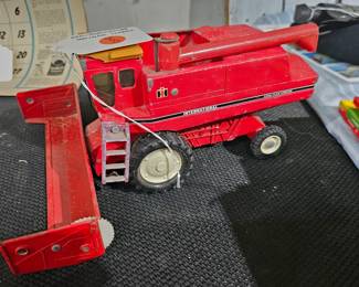 INTERNATIONAL COMBINE TOY
