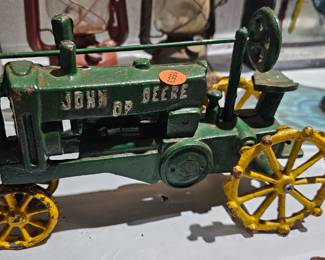 JOHN DEERE TRACTOR TOY 