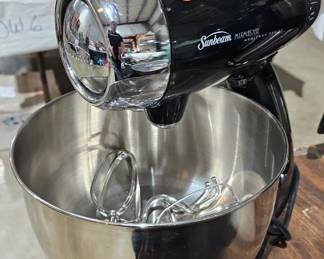 STAND MIXER