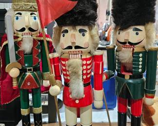 NUTCRACKER LOT