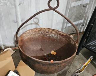 CAST IRON CAULDRON