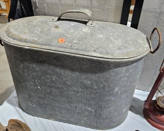 GALVANIZED METAL POT WITH LID