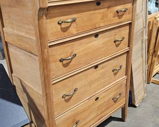 CHEST OF DRAWERS