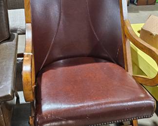 VINTAGE CHAIR