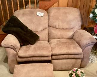 Recliner loveseat