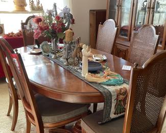 Dining table has 2 leaves and 8 chairs