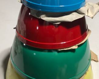 Traditional Pyrex set in near mint condition