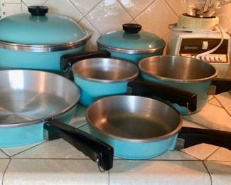 Nice Vintage Club Turquoise Pots/Pans set