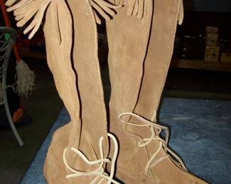 Minnetonka Moccasin Boots