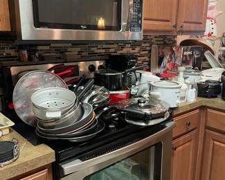 Lots of great cookware and kitchen gadgets