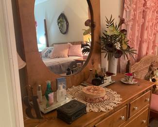 Solid wood dresser with mirror, ceramic knobs