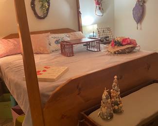 King , 4 poster bed