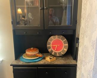 Bar cabinet