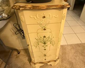 Jewelry chest 