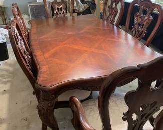 Dining Table w/ 6 chairs and leaves.  6' x 40" x 30"