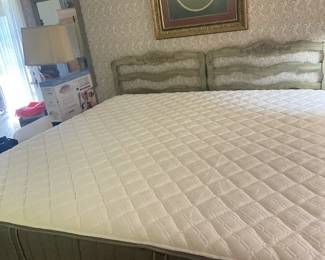King Size Bed.  Mattress is excellent.  Relatively knew.  Very Firm.