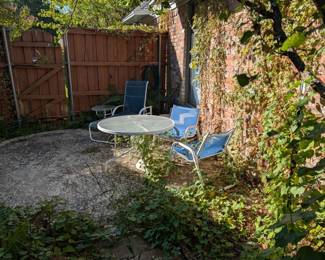 Additional outside table and chairs, recliner