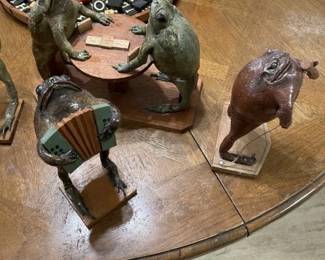 Frog band figurines