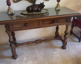 Very nice desk/table.