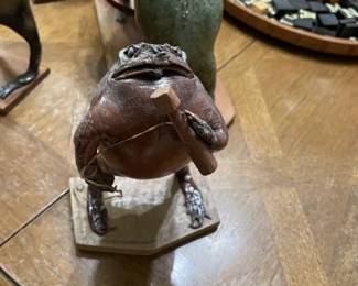 Frog band figurines