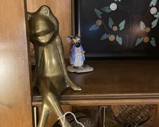 Brass Frog shelf sitter