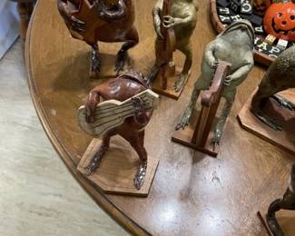 Frog bank figurines