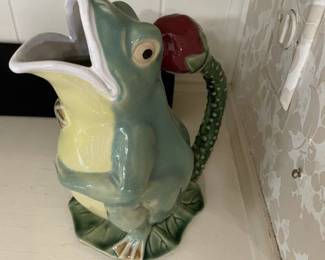 Frog Pitcher