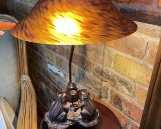 Metal Frog Lamp