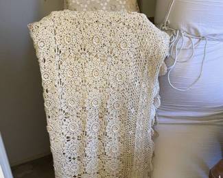Crochet Full Size Spread and 2 Pillows